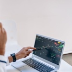 Short selling z pasem bezpieczeństwa: metody, które chronią kapitał