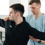 Podnieś ciężary, podnieś gęstość kostną: prosty plan na mocny szkielet