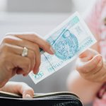 Polecaj i oszczędzaj: 7 korzyści z programów poleceń, które naprawdę się opłacają