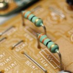 Top 10 enkoderów obrotowych do automatyki: jak wybrać precyzję, która się opłaca