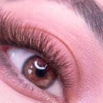 Wispy w wersji naturalnej: sprawdzone techniki na miękkie, puszyste rzęsy