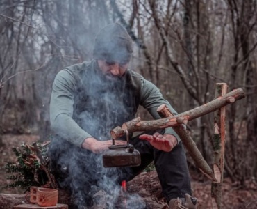 Jak wybrać odpowiednią odzież na wyprawę myśliwską i survivalową?